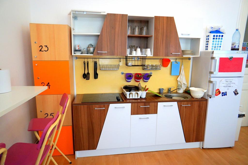 Little Bucharest Old Town Hostel ภายนอก รูปภาพ